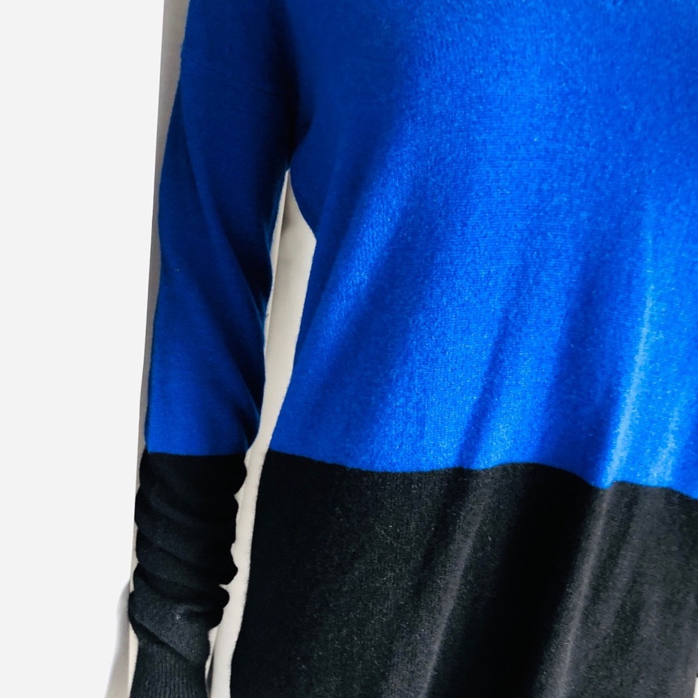 Line Sweater - Picture 3 of 6
